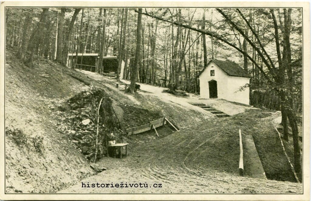 Stará kaplička u Svaté vody v Kaménce - v Malenovicích u Zlína 1938
